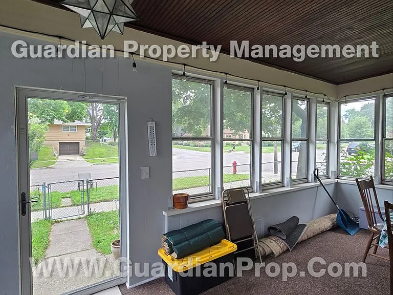 817 Stryker Ave — Photo 2