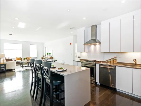 2 W 6th St Unit 208, South Boston, MA 02127