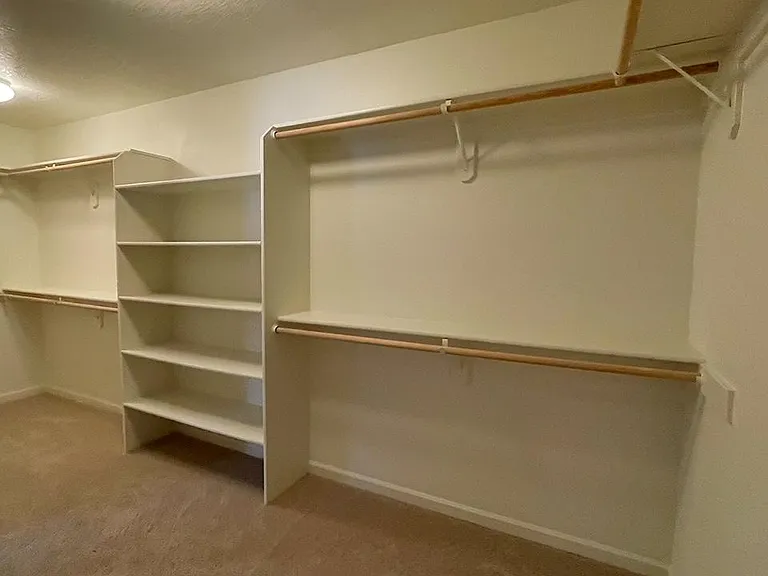 7443 NW Oakfern Dr — Photo 3