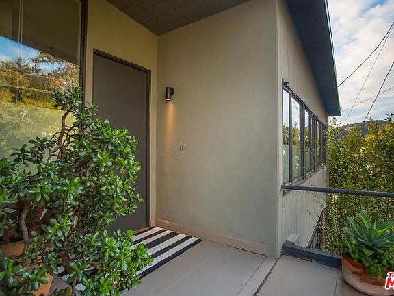 5th image of 1017 Lindenwood Ln