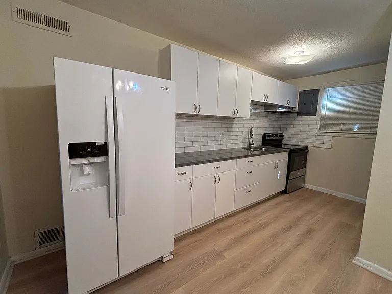 529_Brown _Cir _Dr — Photo 1