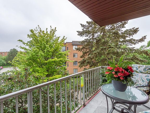 5th image of 945 E Kenilworth Ave Unit 323