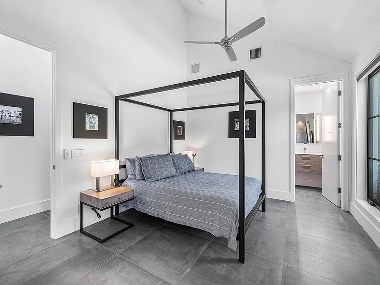 1275 N Swinton Ave — Photo 50