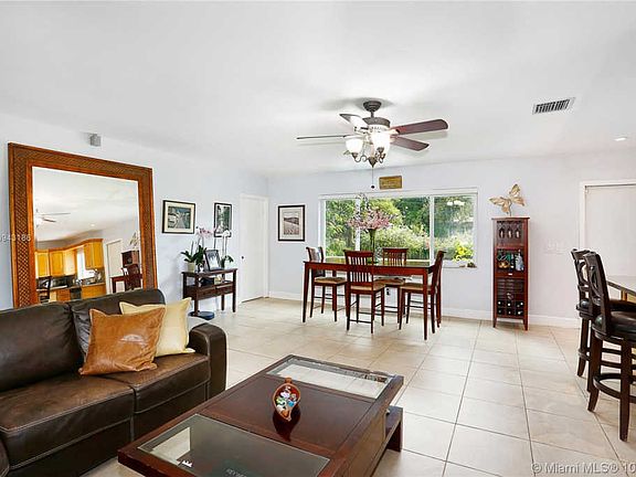 4th image of 13801 NE Miami Ct