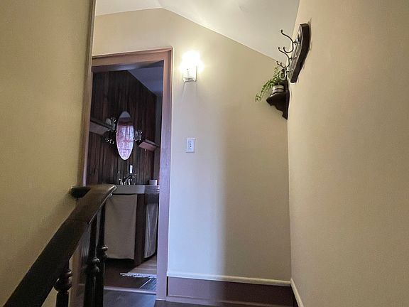 4th image of 28 Mount View Ave
