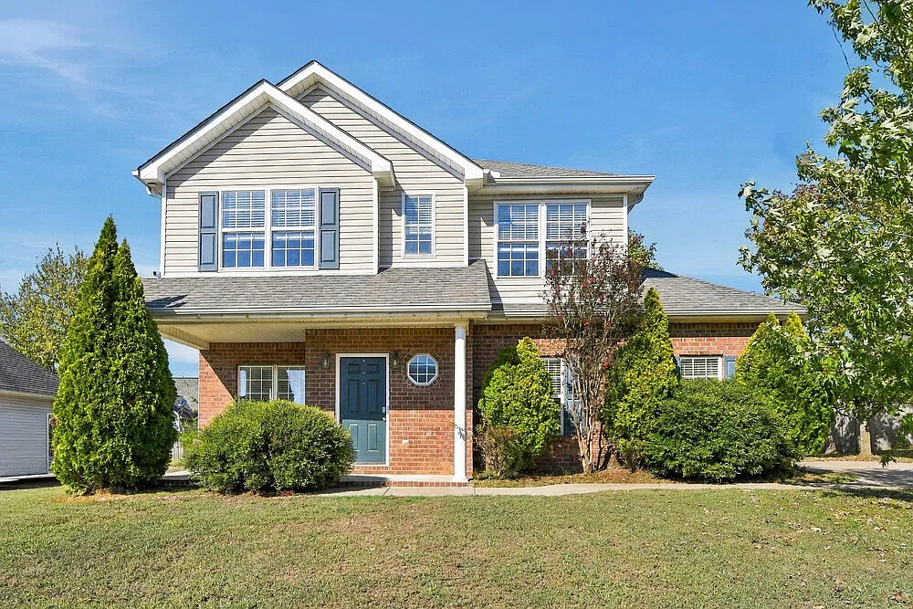 3 bed, 2.5 bath, 1820 sqft, $2,090 — Photo 1