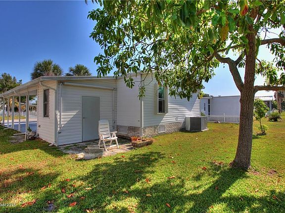 3rd image of 909 Laurel Cir