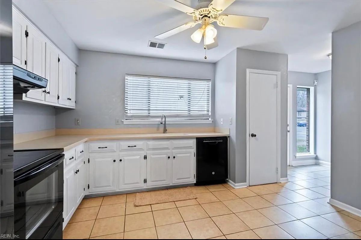 Building Photo - 1049 Willow Green Dr
