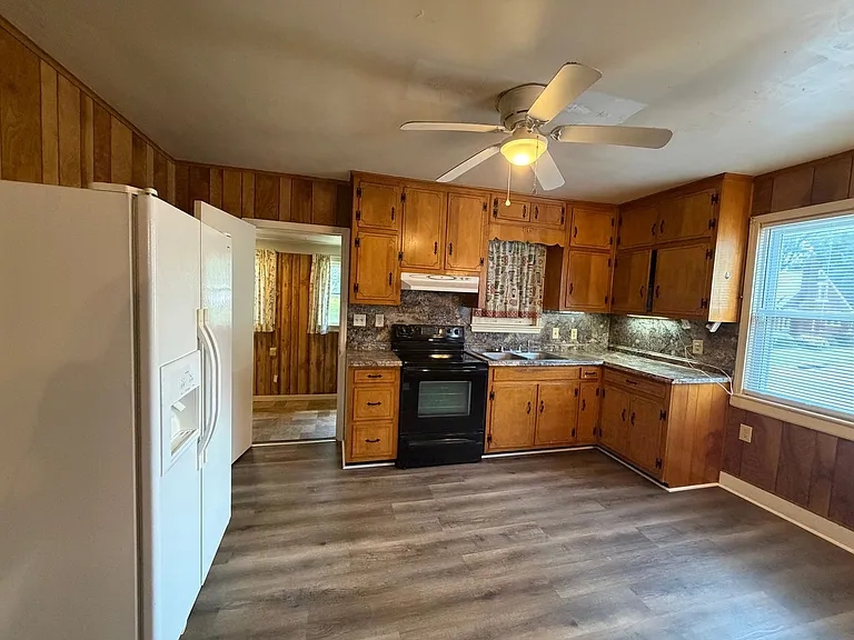 239 Motley Ave — Photo 12