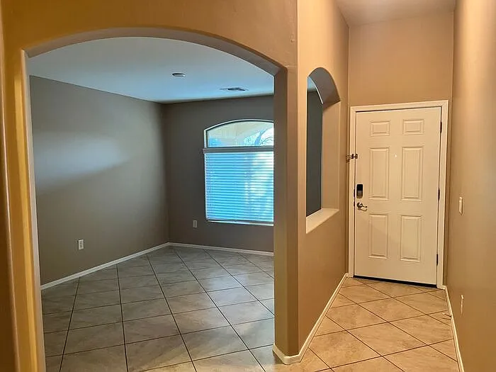 4 bed, 2.5 bath, 1850 sqft, $2,295 — Photo 2