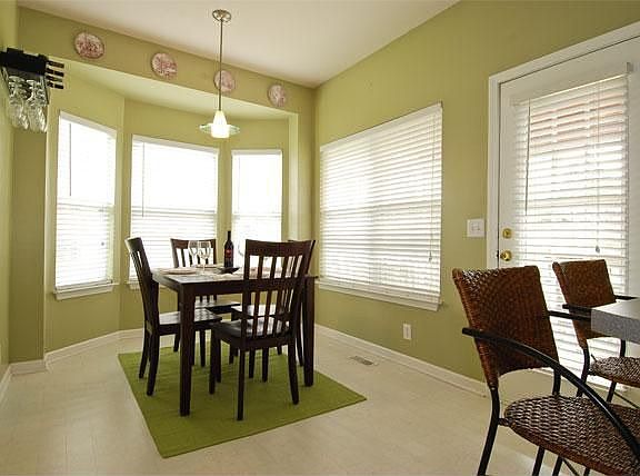 Eat-in kitchen area