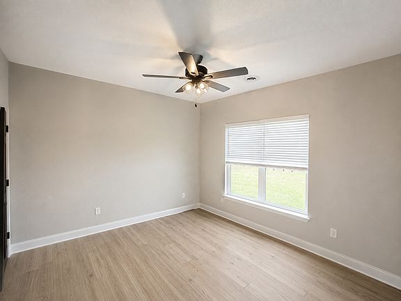 5th image of 2086 Meadow Creek Ln