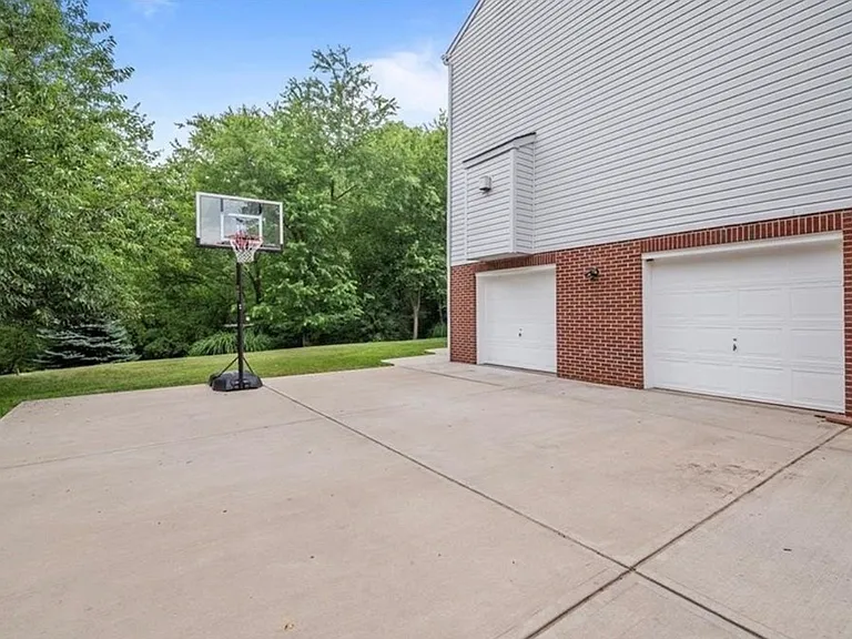 4008 Claridon Dr — Photo 35