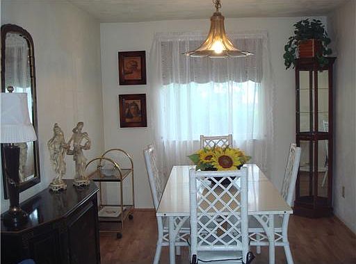 4th image of 105 Collinhill Pl