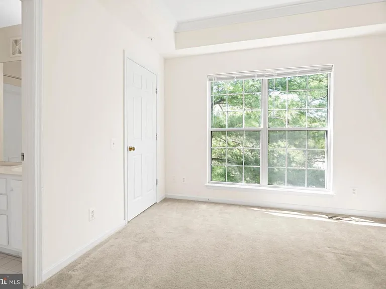 7014 Metropolitan Pl #302 — Photo 21