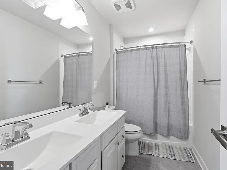 9202 Wood Creek Cir — Photo 34