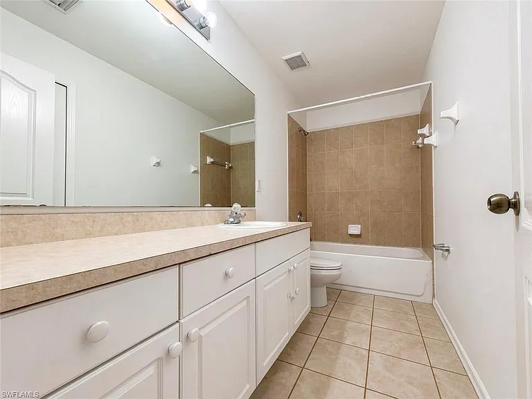 1407 W 10th St — Photo 11