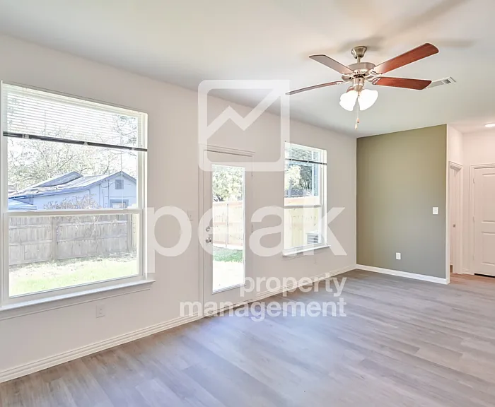 302 Byron St — Photo 22