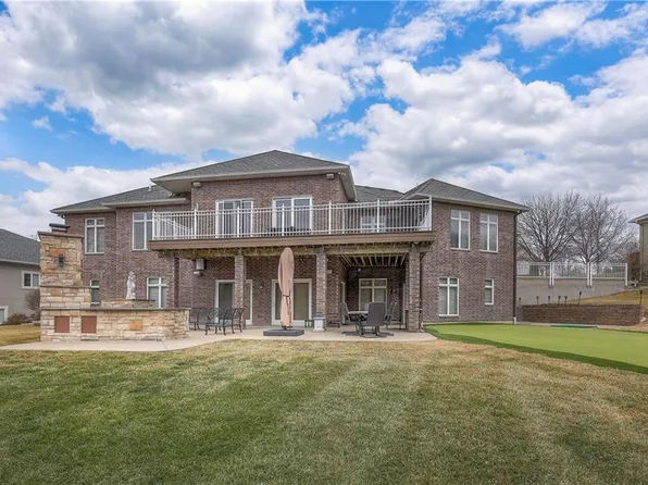 1609 NW Sunridge Dr, Blue Springs, MO 64015