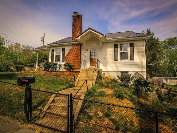2nd image of 926 Hillcrest E