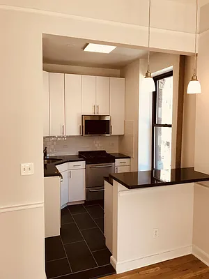 Rented by Metropolis Real Estate of Manhattan | media 11