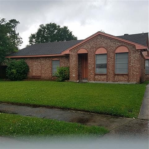 1st image of 2111 Holiday Dr