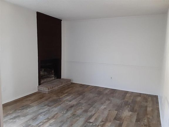 3rd image of 800 NW Summercrest Blvd