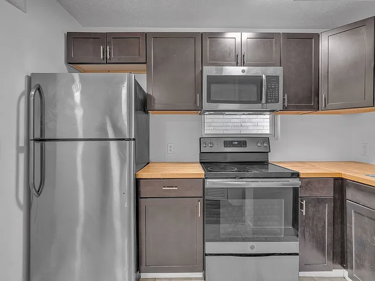 2714 Jefferson St — Photo 29