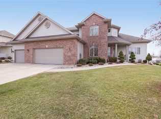 610 Pleasant Valley Pkwy, Waunakee, WI 53597