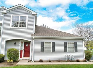 370 Cascade Ln, Oswego, IL 60543