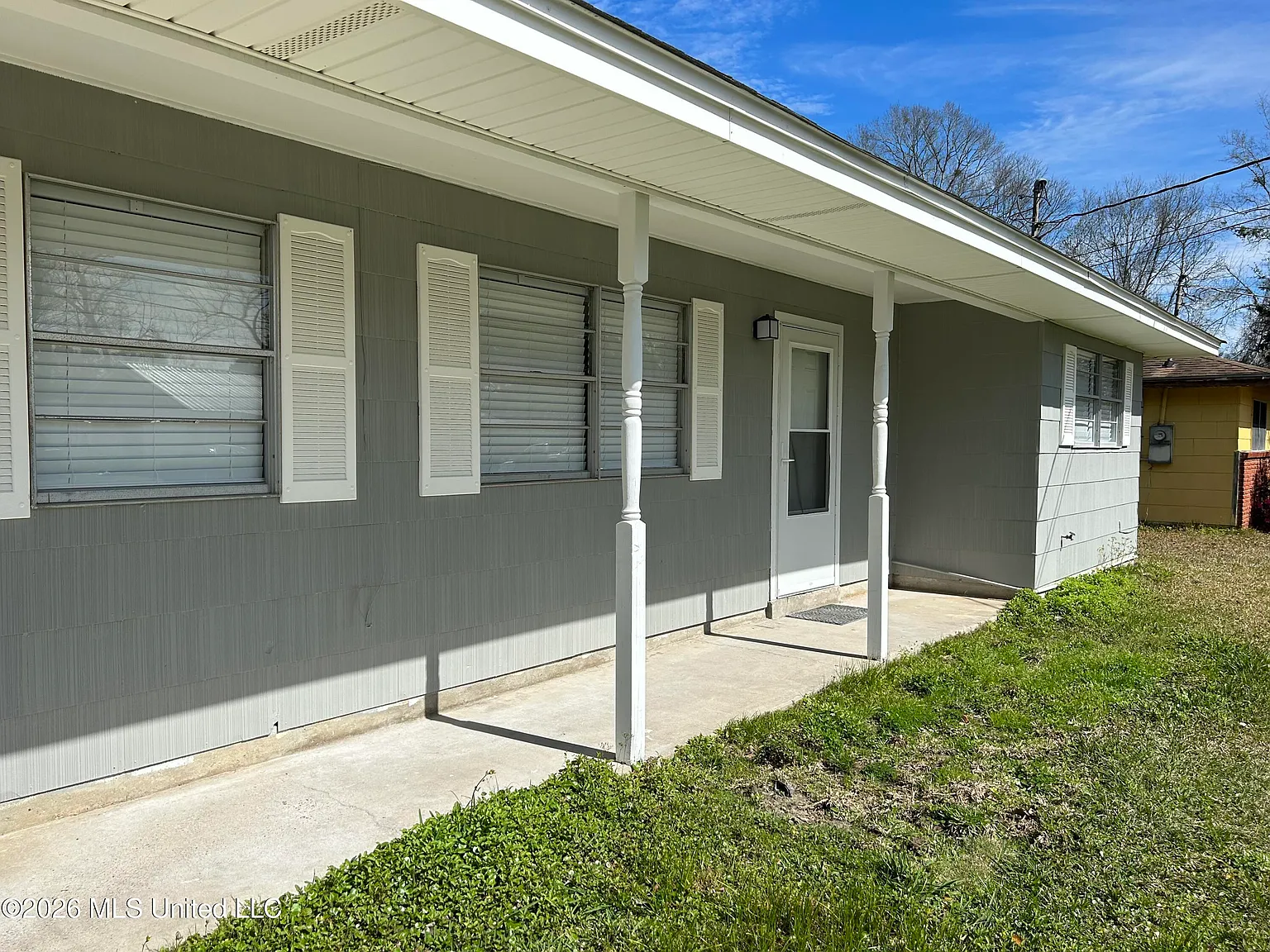 3 bed, 1.0 bath, 998 sqft, $1,675 — Photo 2