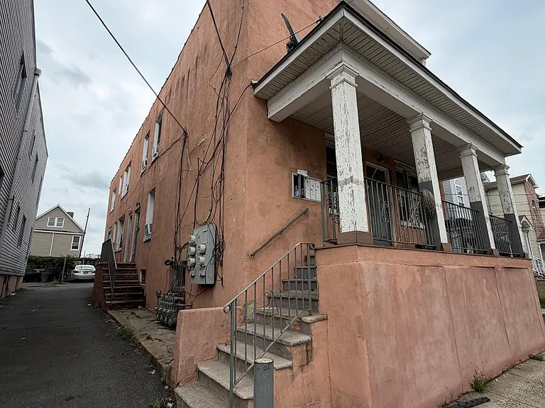 313 Court St #1R — Photo 7