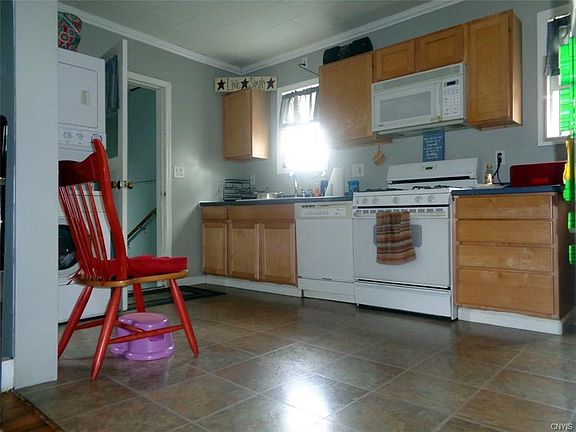 3rd image of 8 Cleveland St
