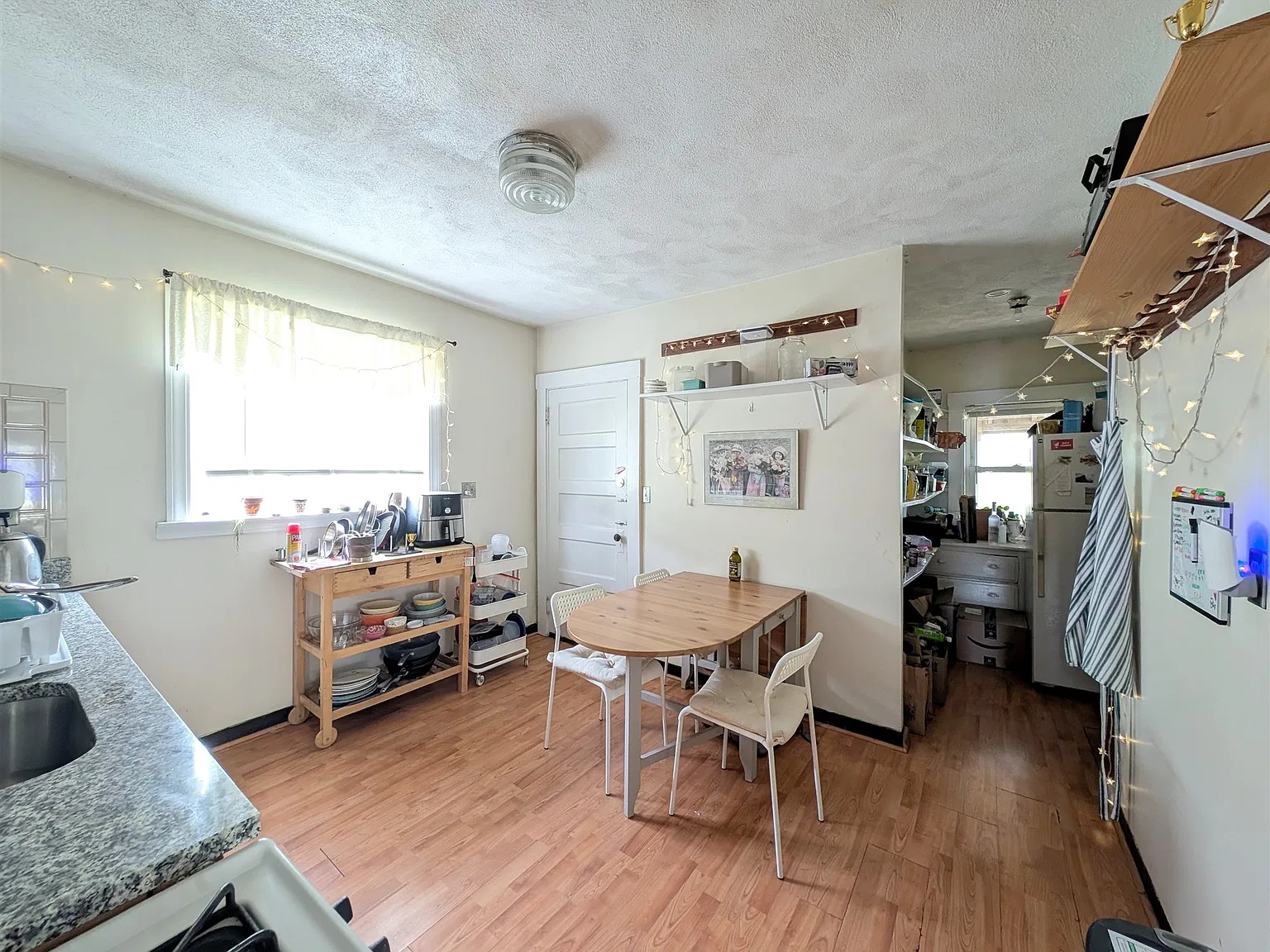 4 bed, 999 sqft, $4,200 — Photo 3