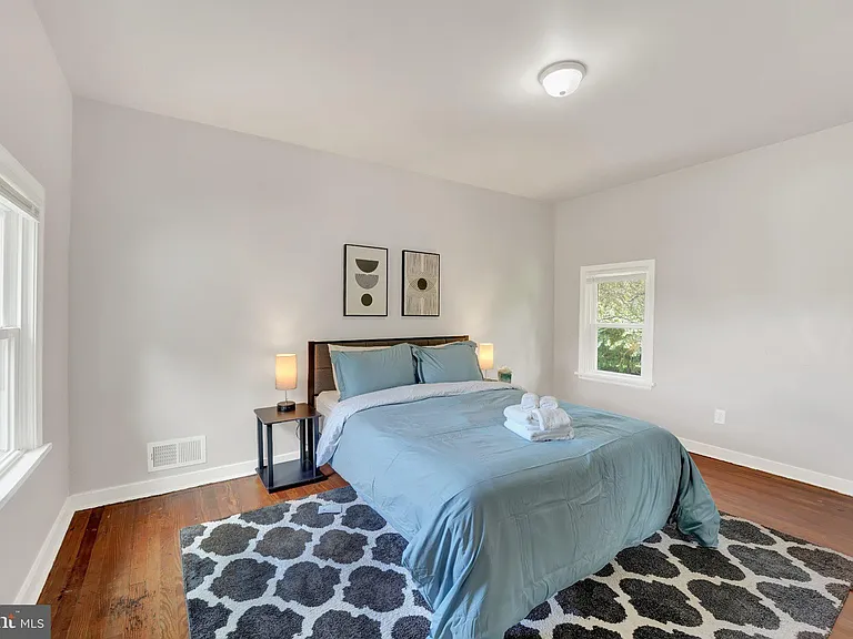 211 Gale Ln — Photo 32