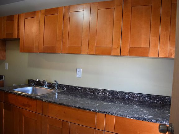 4th image of 478 Hawley Ave