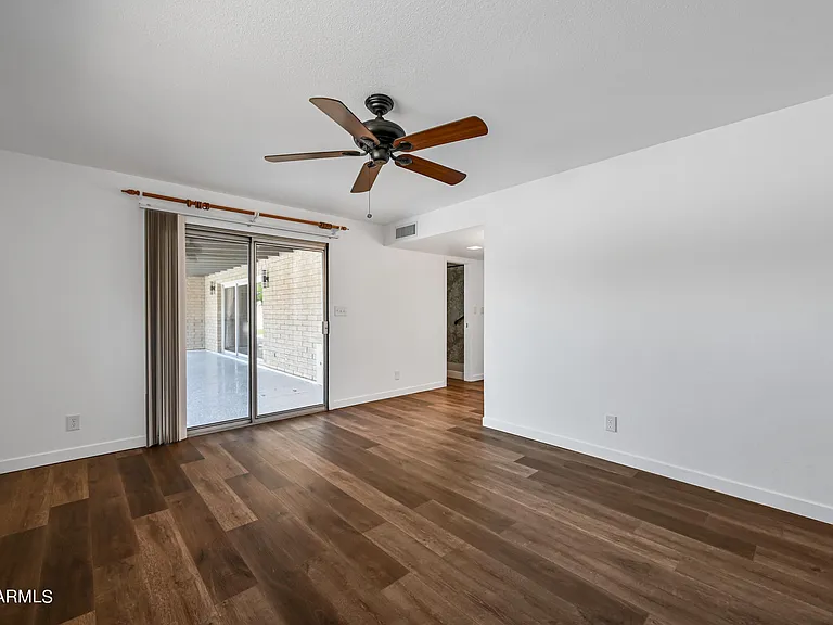 530 E Fairmont Dr — Photo 19
