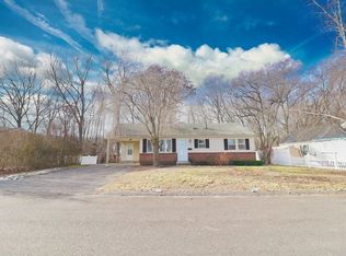 29 Beaconsfield St, Lawrence, MA 01843