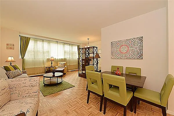 Sold by R New York | media 9