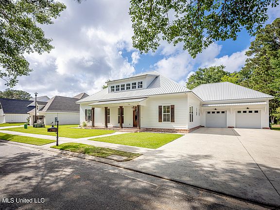 2nd image of 128 Heron Park Pl