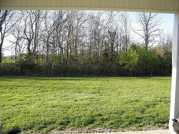 4th image of 102 General Cleburn Dr