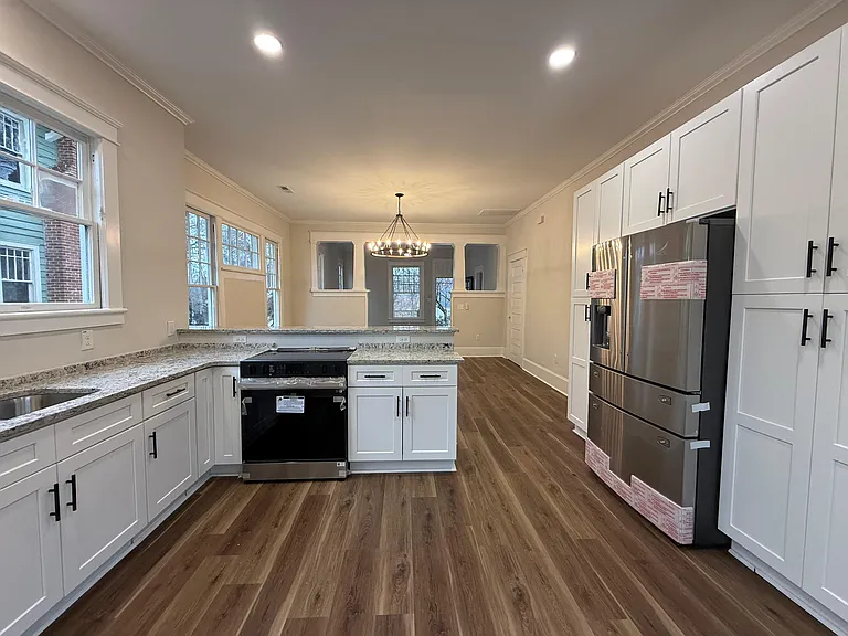 511 Park Ave — Photo 11