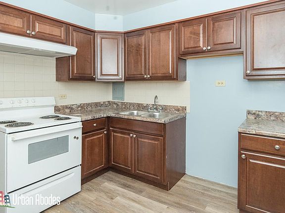 3rd image of 2117 W Farragut Ave APT 2D