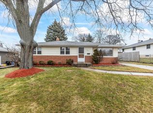 931 Roosevelt Ave, Racine, WI 53406