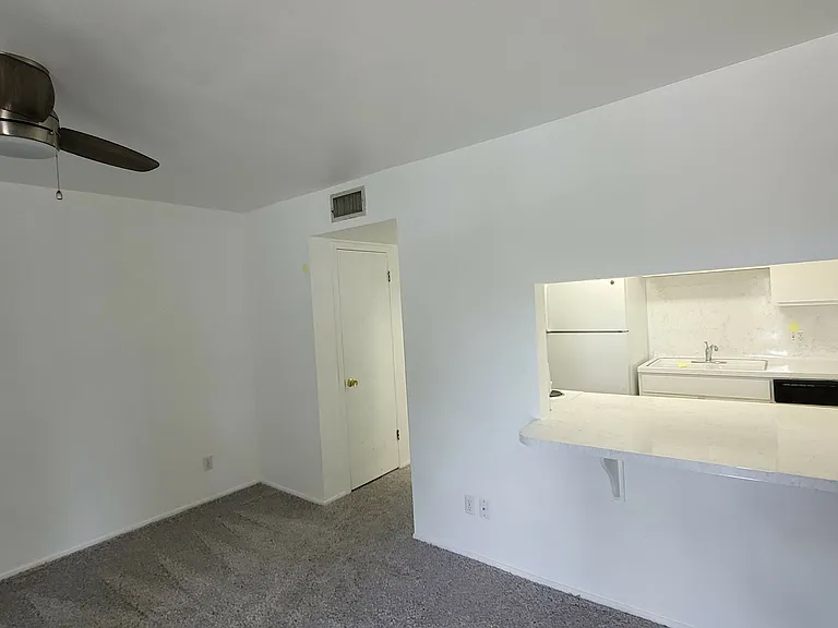 Brenham Park Apartments — Photo 5