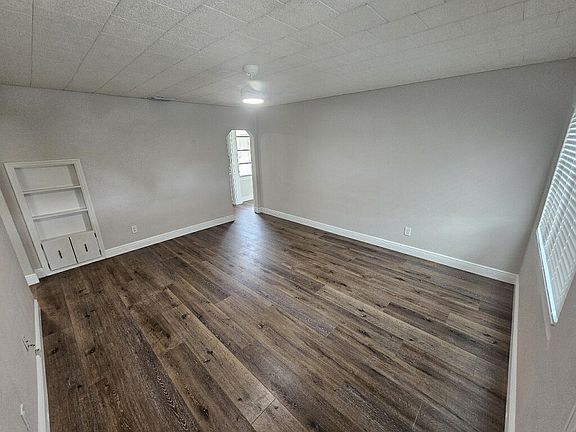 3rd image of 1468 Pine St
