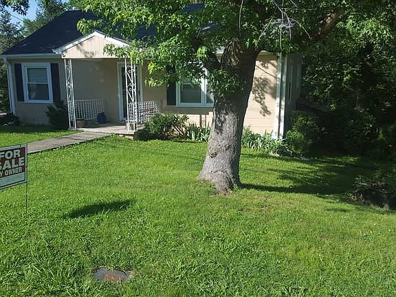3rd image of 301 River Dr