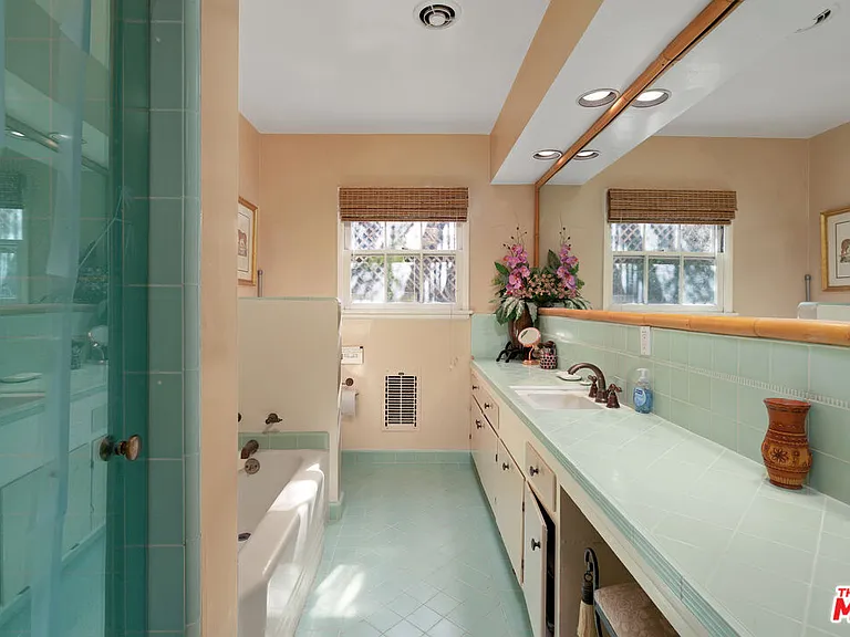 3331 Bennett Dr — Photo 20