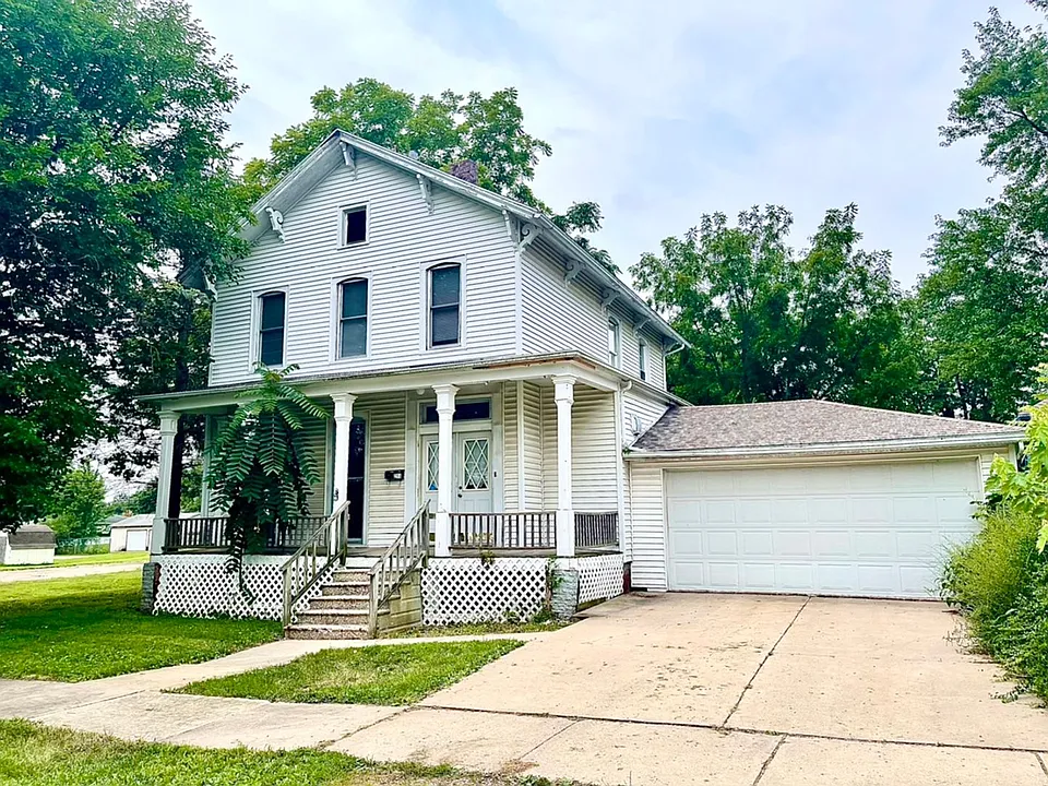 211 S Walnut St