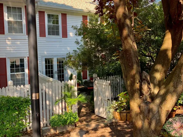 2905 S Woodstock St APT D, Arlington, VA 22206